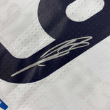 Camiseta de fútbol blanca enmarcada y firmada de Karim Benzema (35 x 39 cm) del Real Madrid 2016-17 Beckett BAS COA