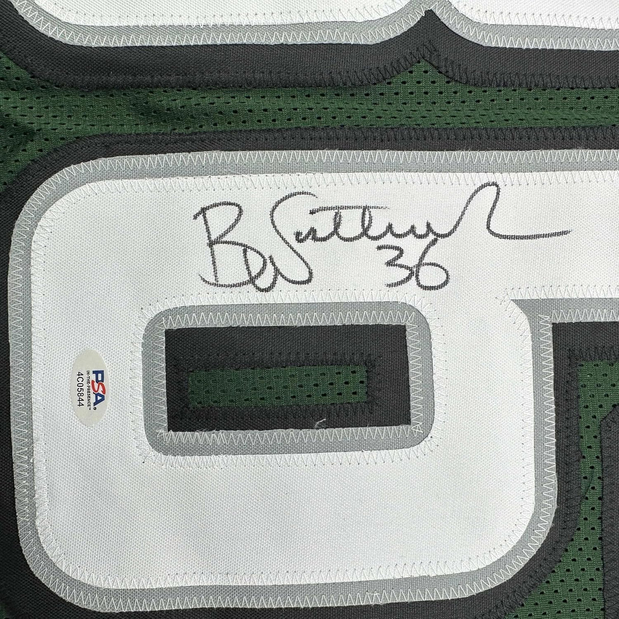Camiseta de fútbol americano verde Filadelfia de 35 x 39, enmarcada, autografiada y firmada por Brian Westbrook. PSA/CÓDIGO DE ADN.