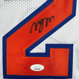 Camiseta de baloncesto blanca de Nueva York de Miles Deuce McBride, enmarcada, autografiada y firmada, 35 x 39, JSA COA