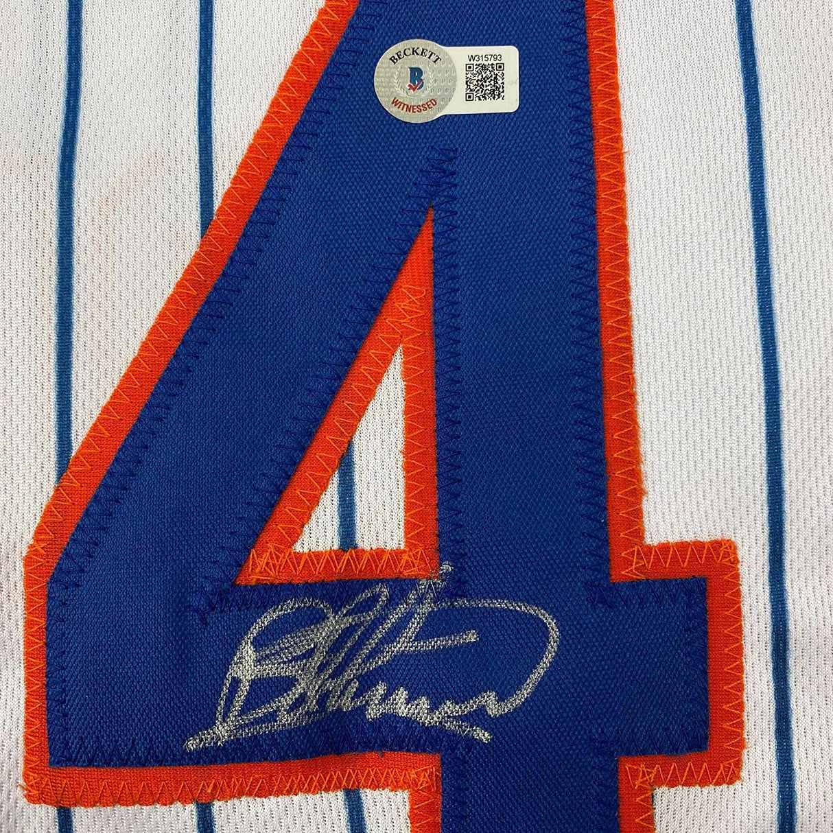 Camiseta de béisbol de rayas de Nueva York de 35 x 39, enmarcada, autografiada y firmada por Bartolo Colón, Beckett BAS COA