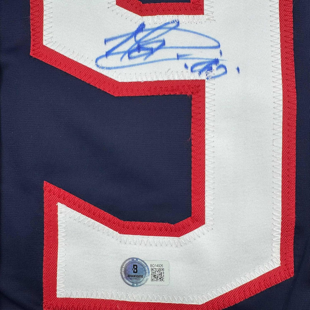 Camiseta de hockey azul de Columbus de 35 x 39, enmarcada, autografiada y firmada por Elvis Merzlikins, Beckett BAS COA