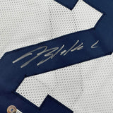 Camiseta de fútbol americano universitario de Michigan, blanca, enmarcada, autografiada y firmada por Blake Corum, 35 x 39, Beckett BAS COA
