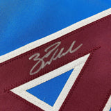 Camiseta de béisbol retro azul de Filadelfia de 35 x 39, enmarcada, autografiada y firmada por Zack Wheeler. Certificado de autenticidad de PSA y ADN.