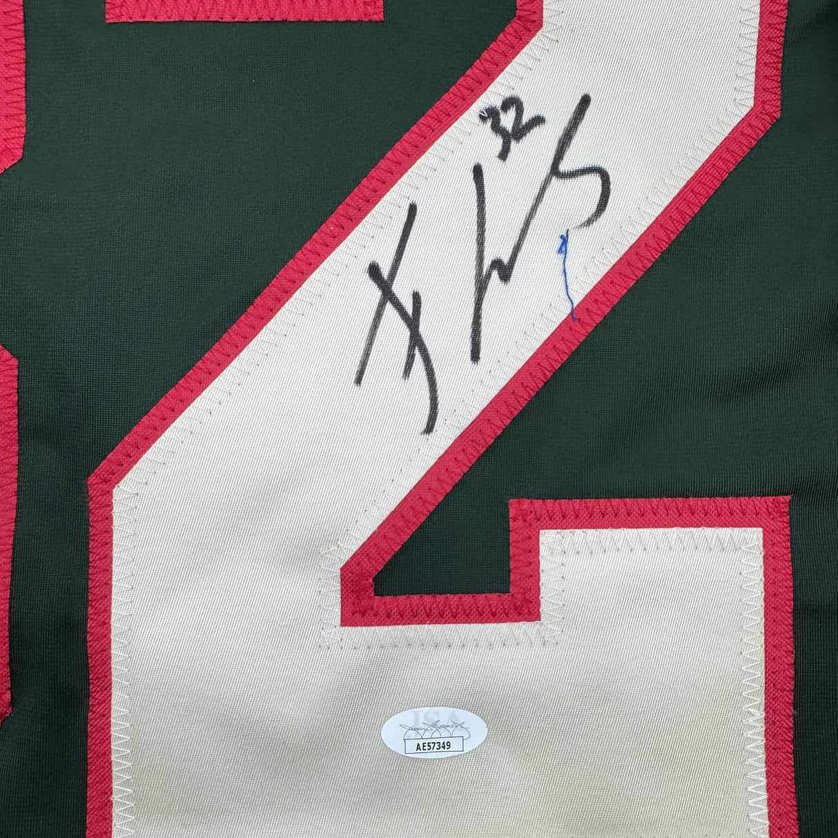 Camiseta de hockey verde de Minnesota de 35 x 39, enmarcada, autografiada y firmada por Filip Gustavsson (JSA COA)