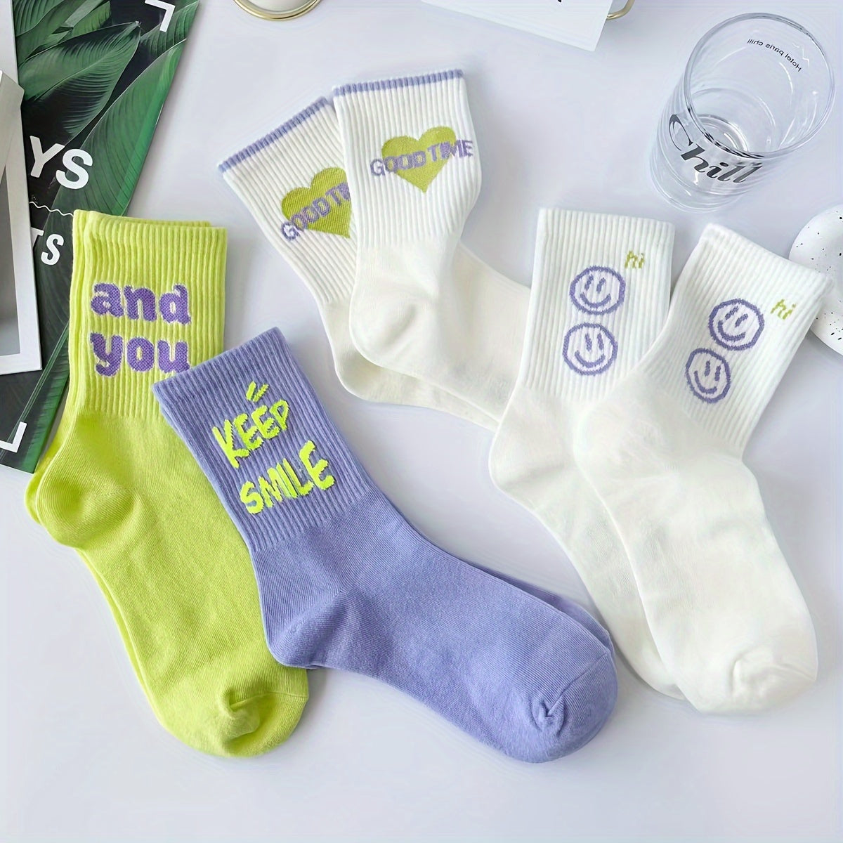 4 pares de calcetines con letras estampadas de moda - Medias deportivas de media pantorrilla para mujer - Diseños suaves, transpirables y modernos para uso diario