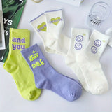 4 pares de calcetines con letras estampadas de moda - Medias deportivas de media pantorrilla para mujer - Diseños suaves, transpirables y modernos para uso diario