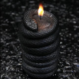 Bougie parfumée effrayante Cobra royal noir - Ovale, cire de soja, mèche unique avec accents scintillants pour une décoration d'Halloween et une idée cadeau unique