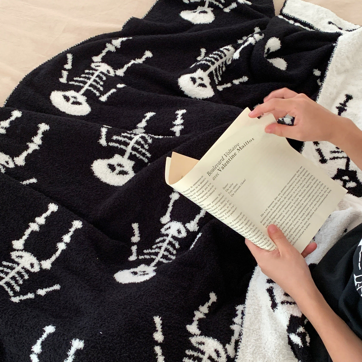 1pc Halloween Cartoon Skull Blanket Premium Sense Home Warm Blanket Sieste Throw Blanket Travel Blanket Châle Blanket Demi Flanelle Jacquard Haute Qualité Tricoté Couverture