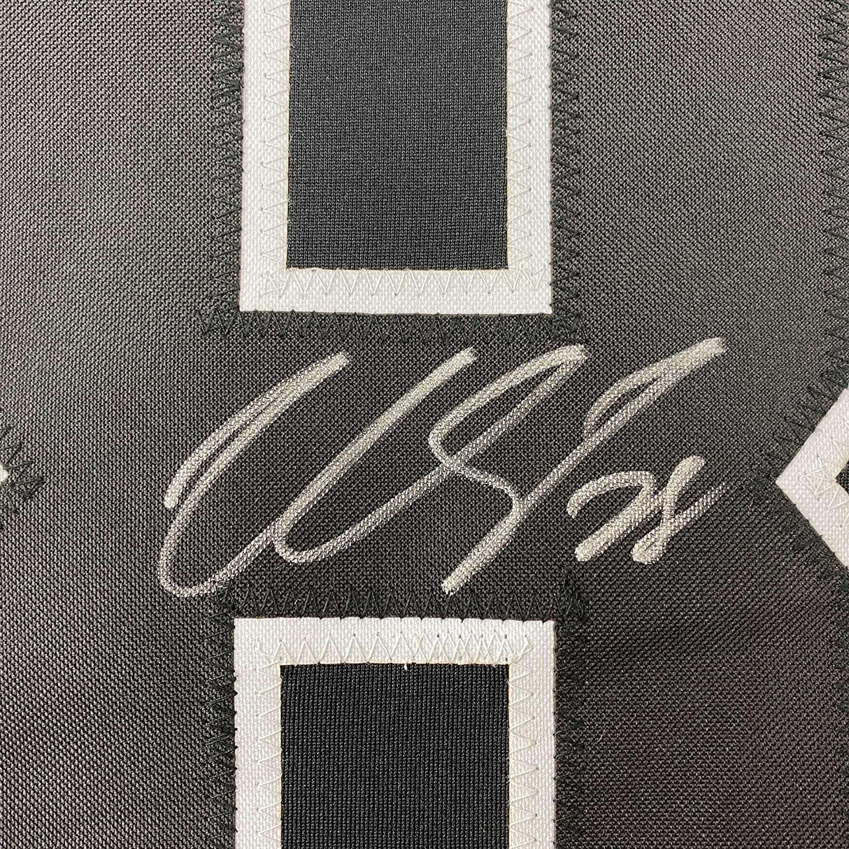 Camiseta de hockey negra de Filadelfia, enmarcada, autografiada y firmada por Claude Giroux, 35 x 39, con certificado de autenticidad (PSA/DNA)