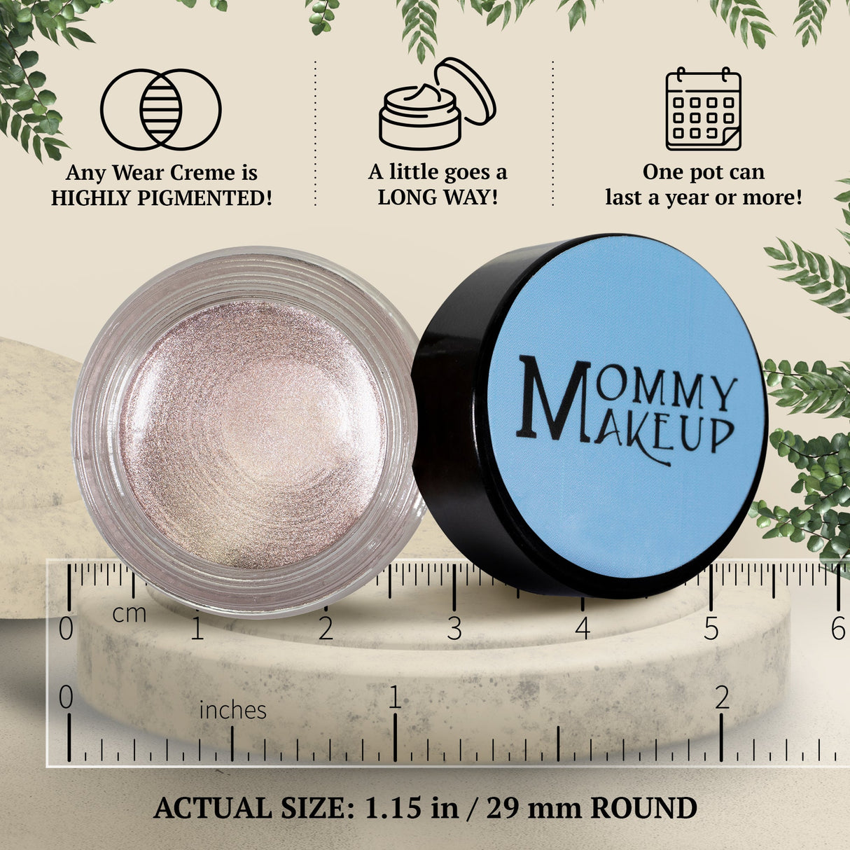 Crema Crystal Any Wear: Un producto multiusos, resistente al agua, que se transforma en crema o polvo para ojos, mejillas y labios. Se puede usar en cualquier lugar.