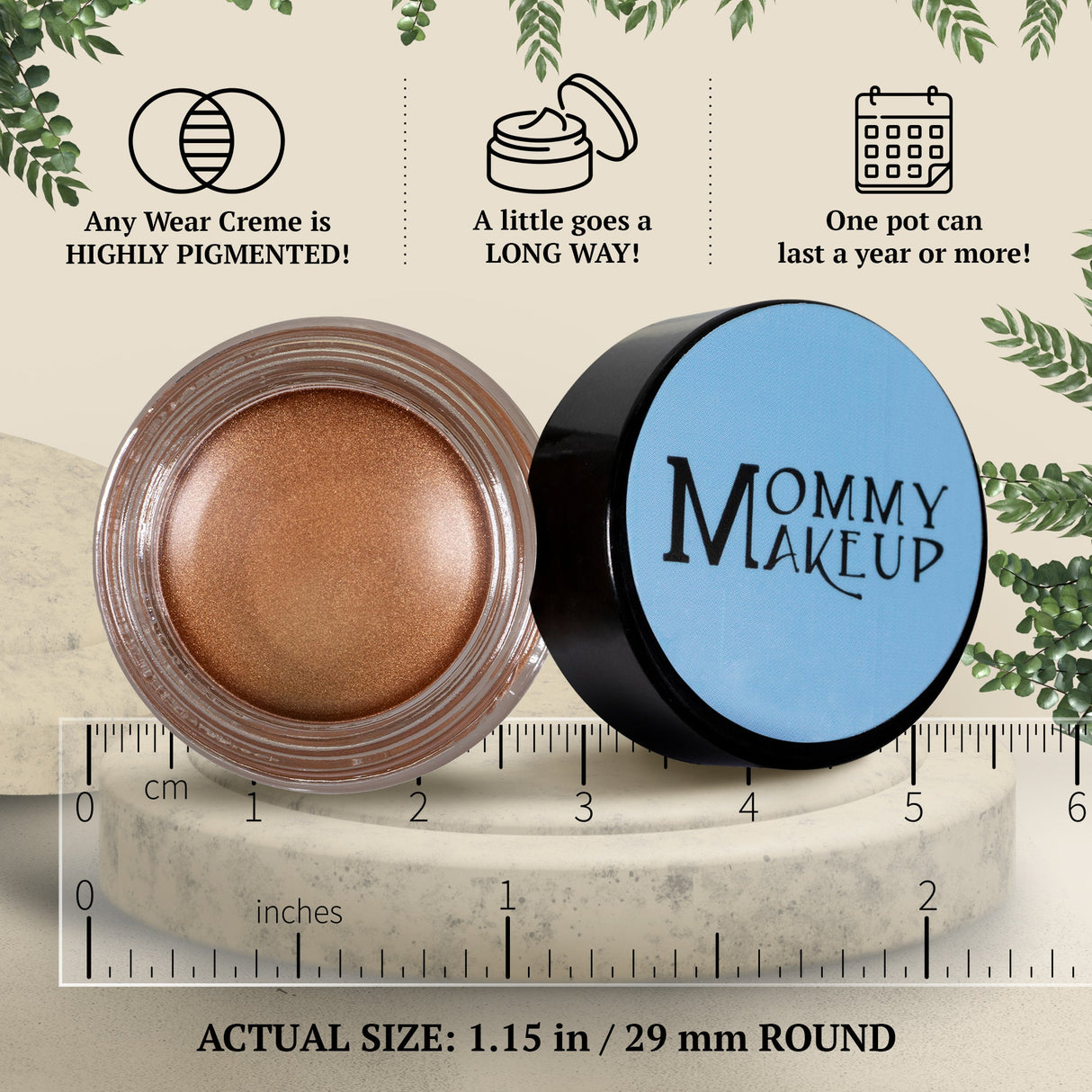 Crema Golden Caramel Any Wear: Un producto multiusos, resistente al agua, que se transforma en crema y polvo para ojos, mejillas y labios. Se puede usar en cualquier lugar.