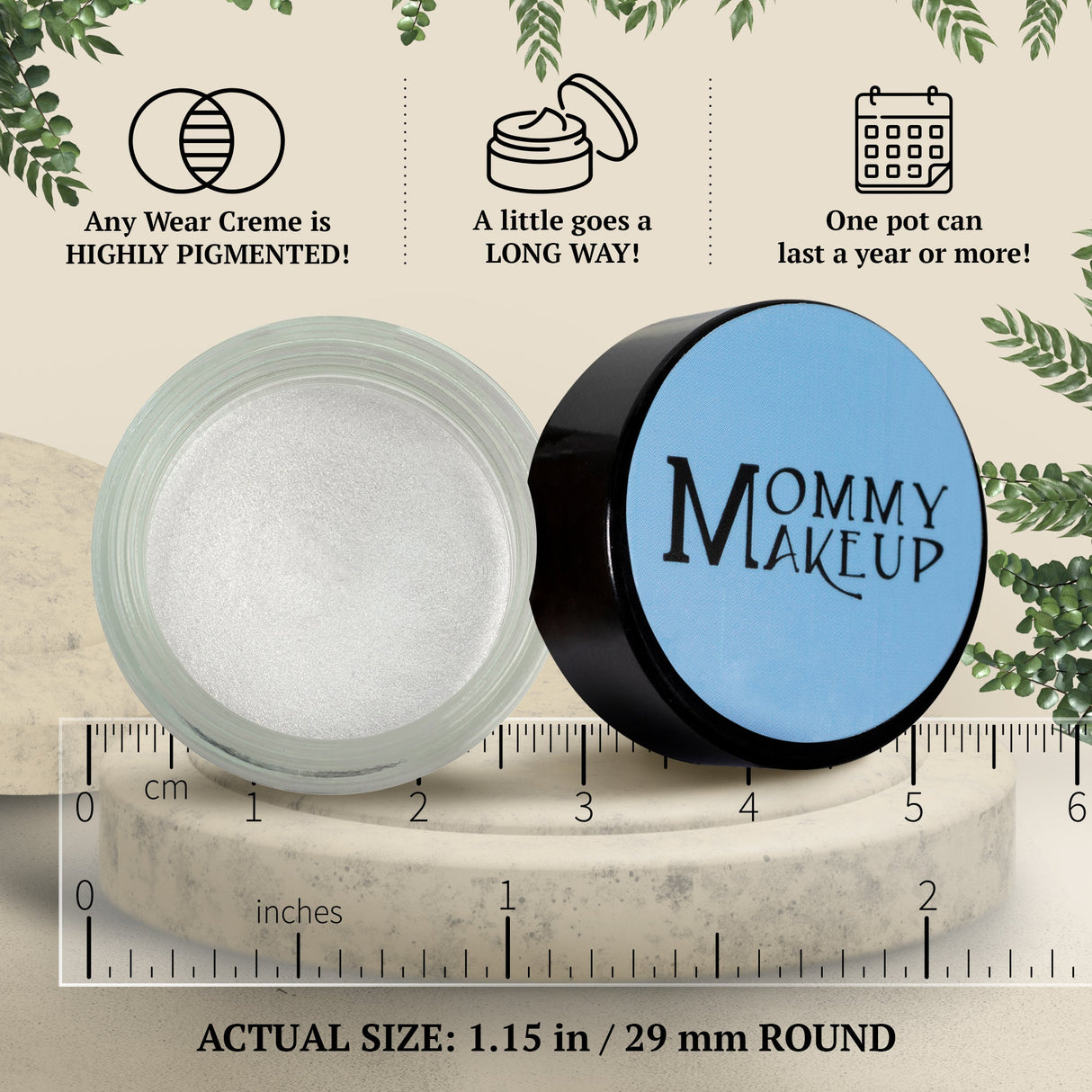 Crema Snowflake Any Wear: Un producto multiusos, resistente al agua, que se transforma en crema y polvo para ojos, mejillas y labios. Se puede usar en cualquier lugar.