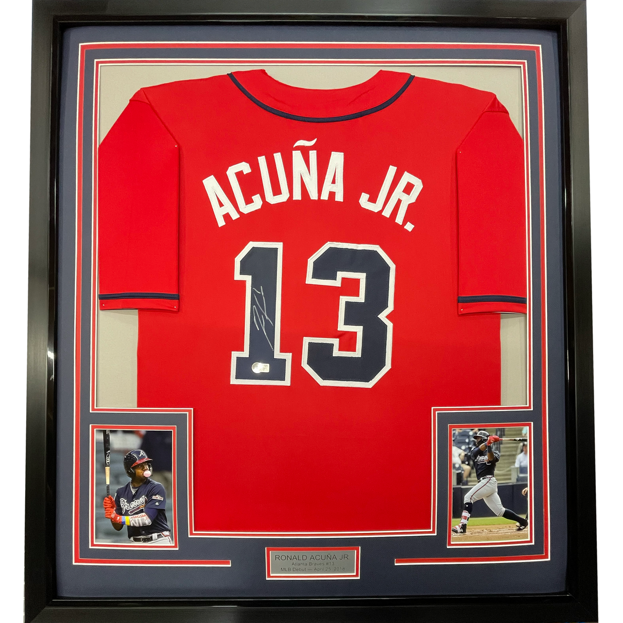 Camiseta de béisbol enmarcada, autografiada y firmada por Ronald Acuña Jr., 35 x 39, color rojo Atlanta, JSA COA