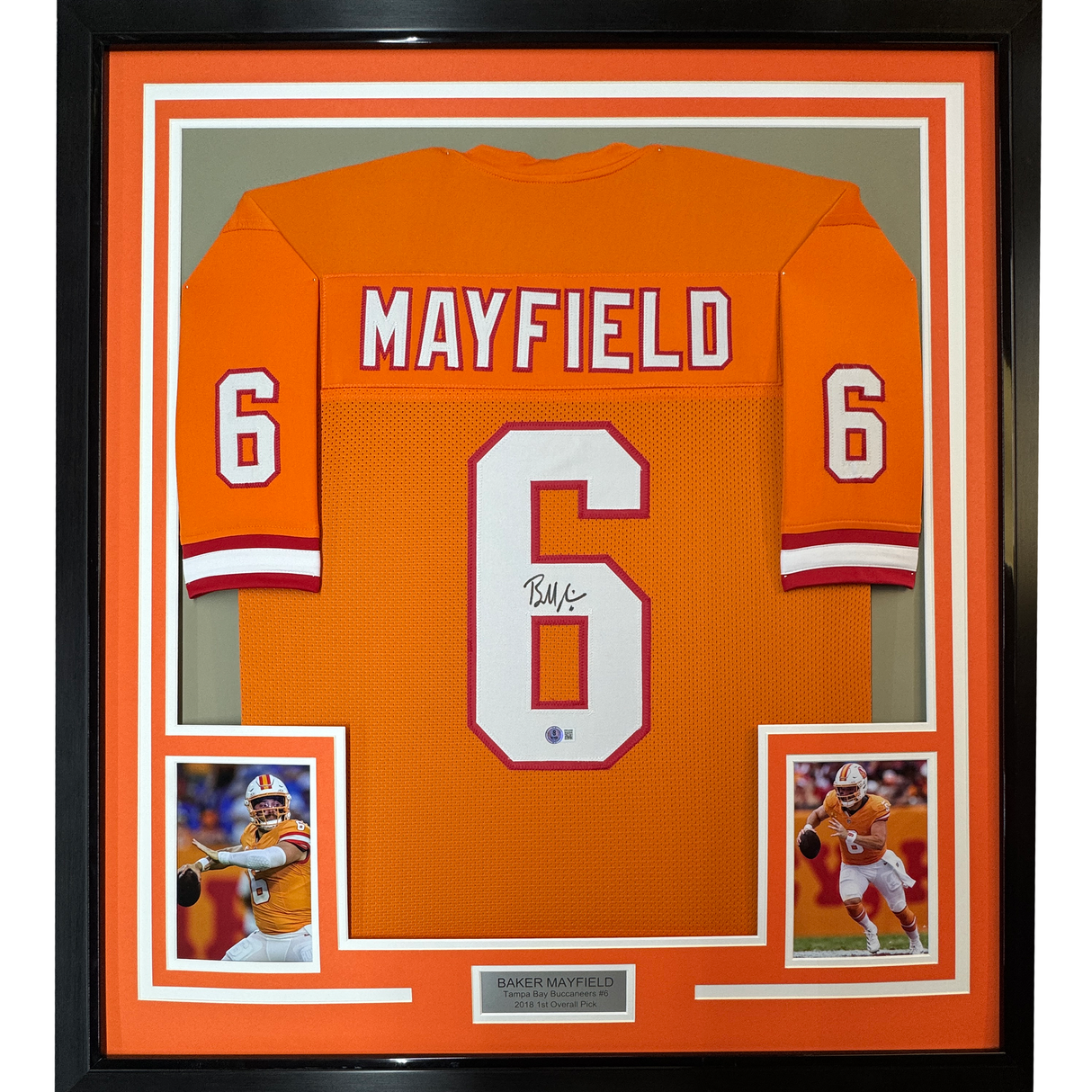 Camiseta de fútbol retro Baker Mayfield, enmarcada, autografiada y firmada, 35 x 39, color naranja y crema de Tampa Bay, Beckett BAS COA