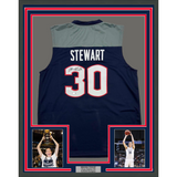 Camiseta de baloncesto universitaria enmarcada, autografiada y firmada por Breanna Stewart, 35 x 39, color azul de UConn Connecticut, JSA COA
