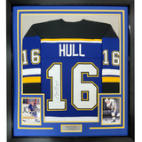 Camiseta de hockey azul y blanco de St. Louis, enmarcada, autografiada y firmada por Brett Hull, 35 x 39, números, JSA COA