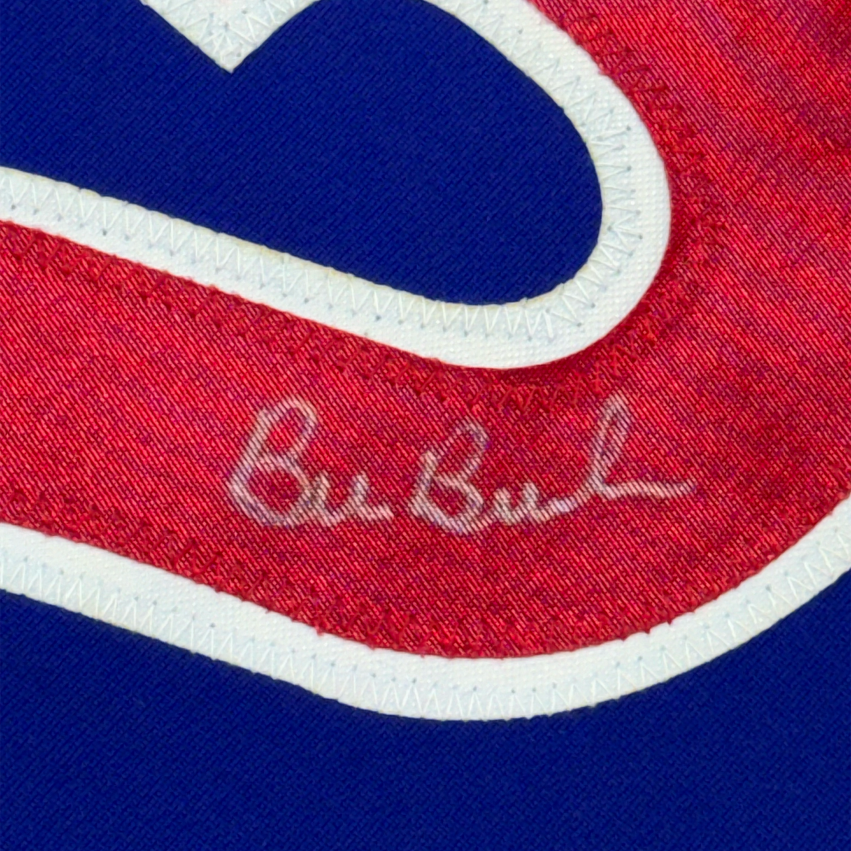 Camiseta de béisbol azul de Chicago de 35 x 39, enmarcada, autografiada y firmada por Bill Buckner (JSA COA)