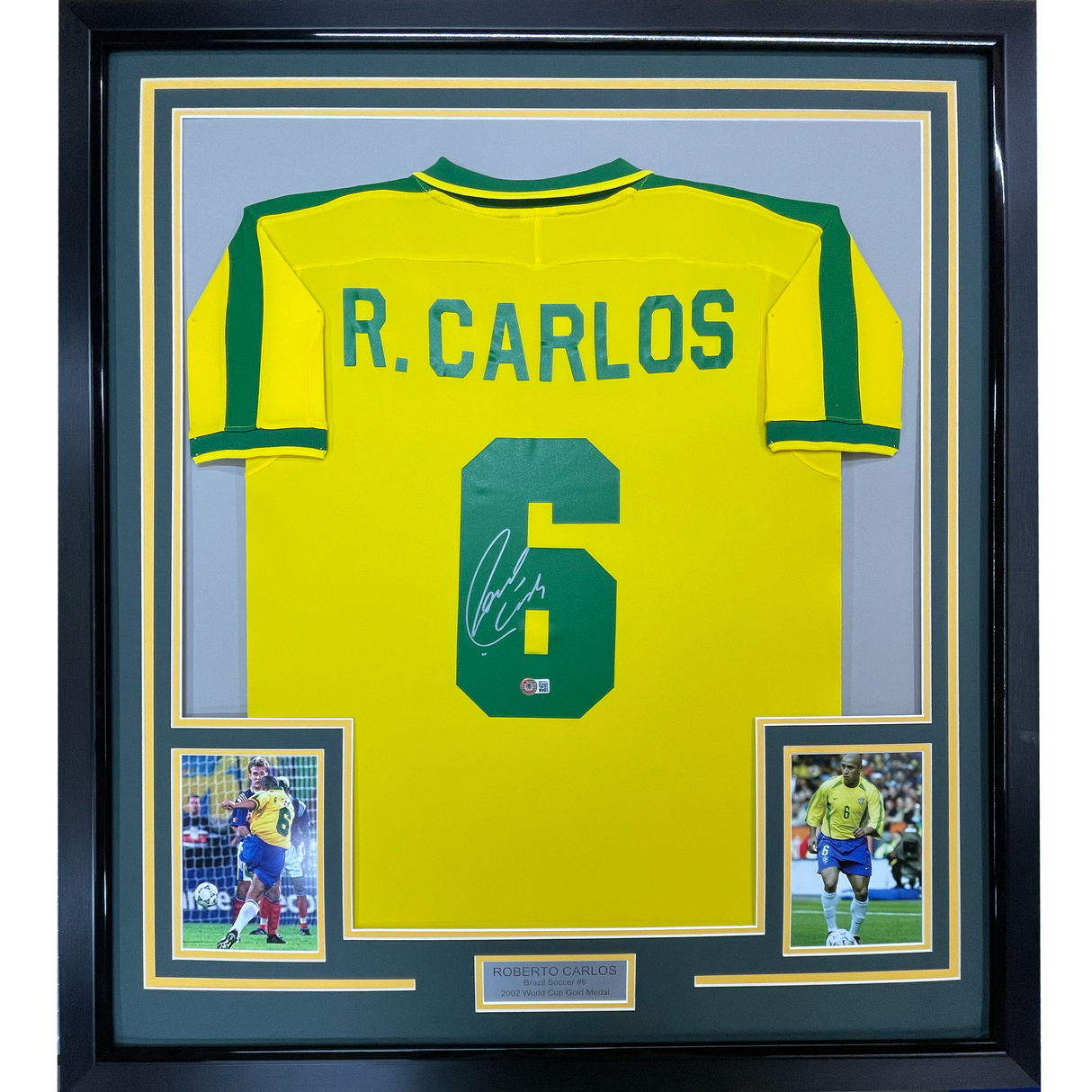 Camiseta de fútbol retro amarilla de Roberto Carlos, Brasil, 35 x 39, enmarcada y autografiada (COA)