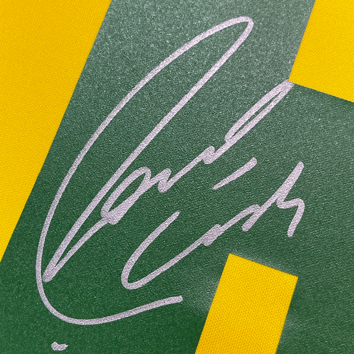 Camiseta de fútbol retro amarilla de Roberto Carlos, Brasil, 35 x 39, enmarcada y autografiada (COA)