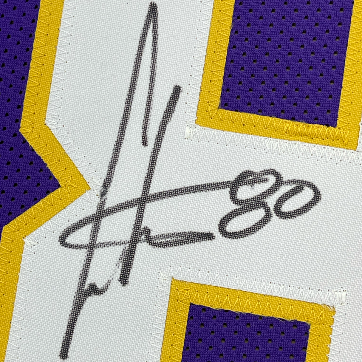 Camiseta de fútbol morado de Minnesota de 35 x 39, enmarcada y autografiada de Cris Carter (JSA COA)