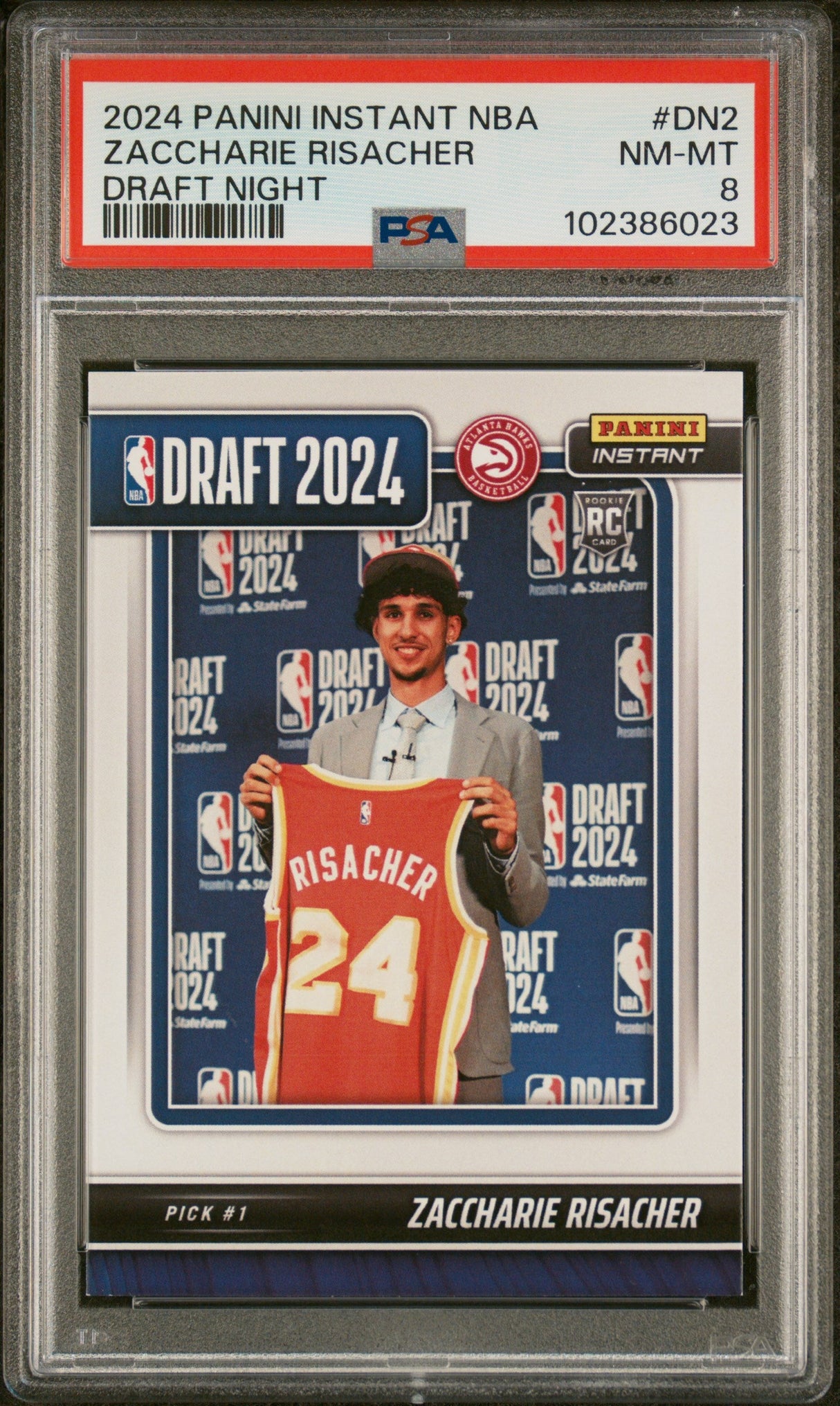 Tarjeta de baloncesto RC de Zaccharie Risacher #DN2 Draft Night Rookie de Panini Instant NBA 2024, calificada como PSA 8, casi impecable