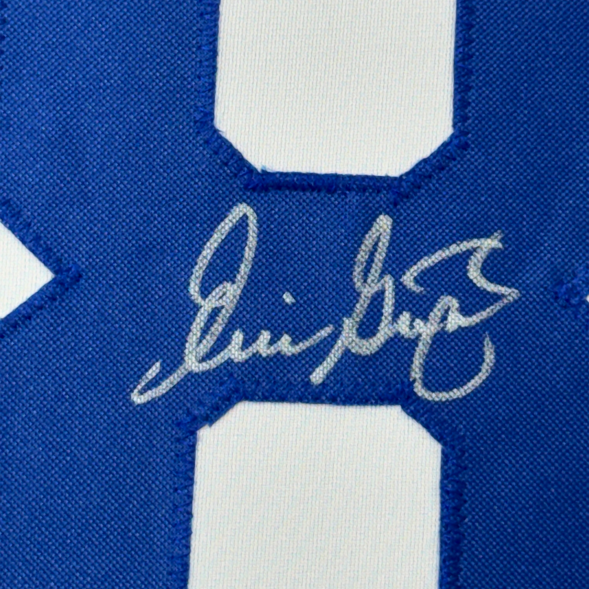 Camiseta de béisbol blanca de Los Ángeles LA, enmarcada, autografiada y firmada por Eric Gagne, 35 x 39, JSA COA