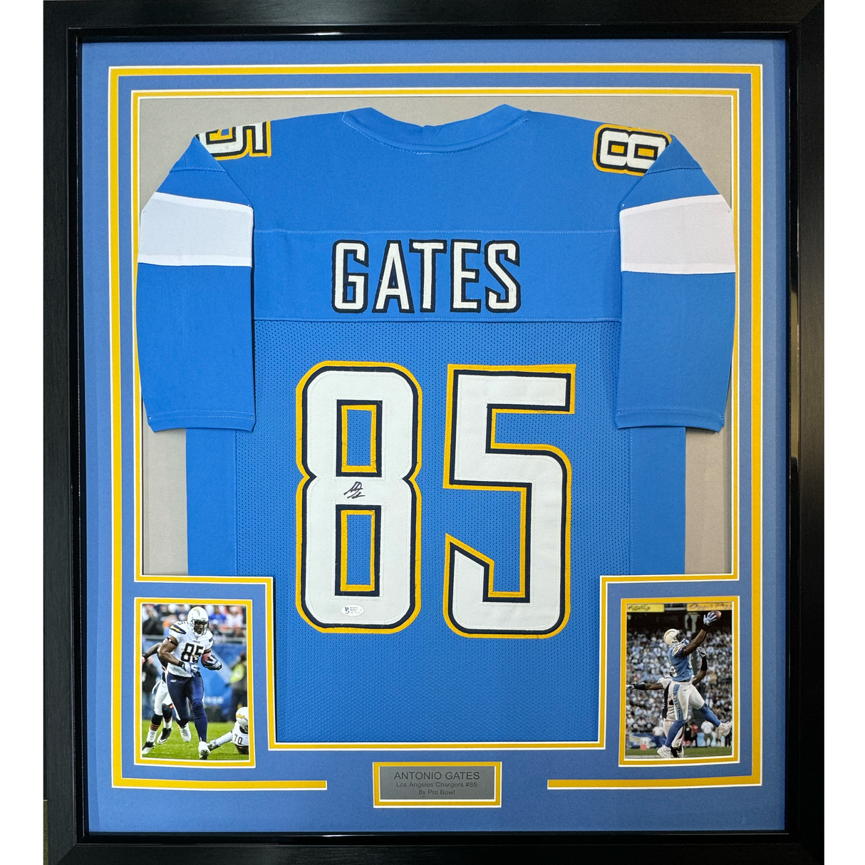 Camiseta de fútbol azul claro de Los Ángeles, enmarcada, autografiada y firmada por Antonio Gates, 35 x 39, Beckett BAS COA