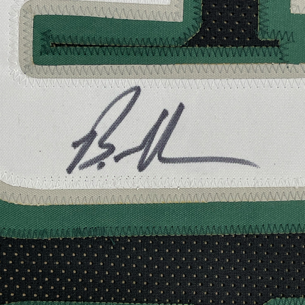 Camiseta de fútbol americano negra de Filadelfia, enmarcada, autografiada y firmada por Brandon Graham, 35 x 39, JSA COA