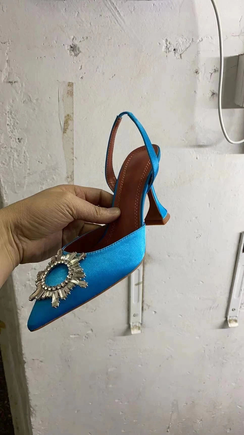 New Fashionable Half Slippers Women&#39;s Sandals Fashionable Sparkling Rhinestones Satin Wine Glass Heel Shoes Closed-Toe Slippers