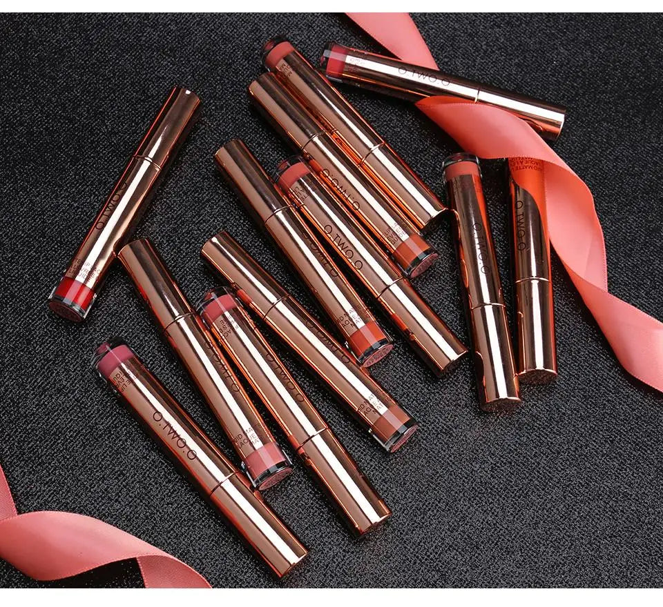 O.TWO.O 12 colores Lápiz labial mate aterciopelado de alta calidad Maquillaje de labios de larga duración Resistente al agua Fácil de usar Brillo labial líquido mate