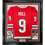 Camiseta de hockey roja de Chicago, enmarcada, autografiada y firmada por Bobby Hull, HOF 1983, 35 x 39, JSA COA