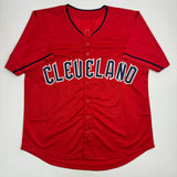Camiseta de béisbol roja de Cleveland autografiada/firmada por Emmanuel Clase JSA COA