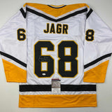Camiseta de hockey blanca de Pittsburgh Jaromir Jagr autografiada/firmada JSA COA