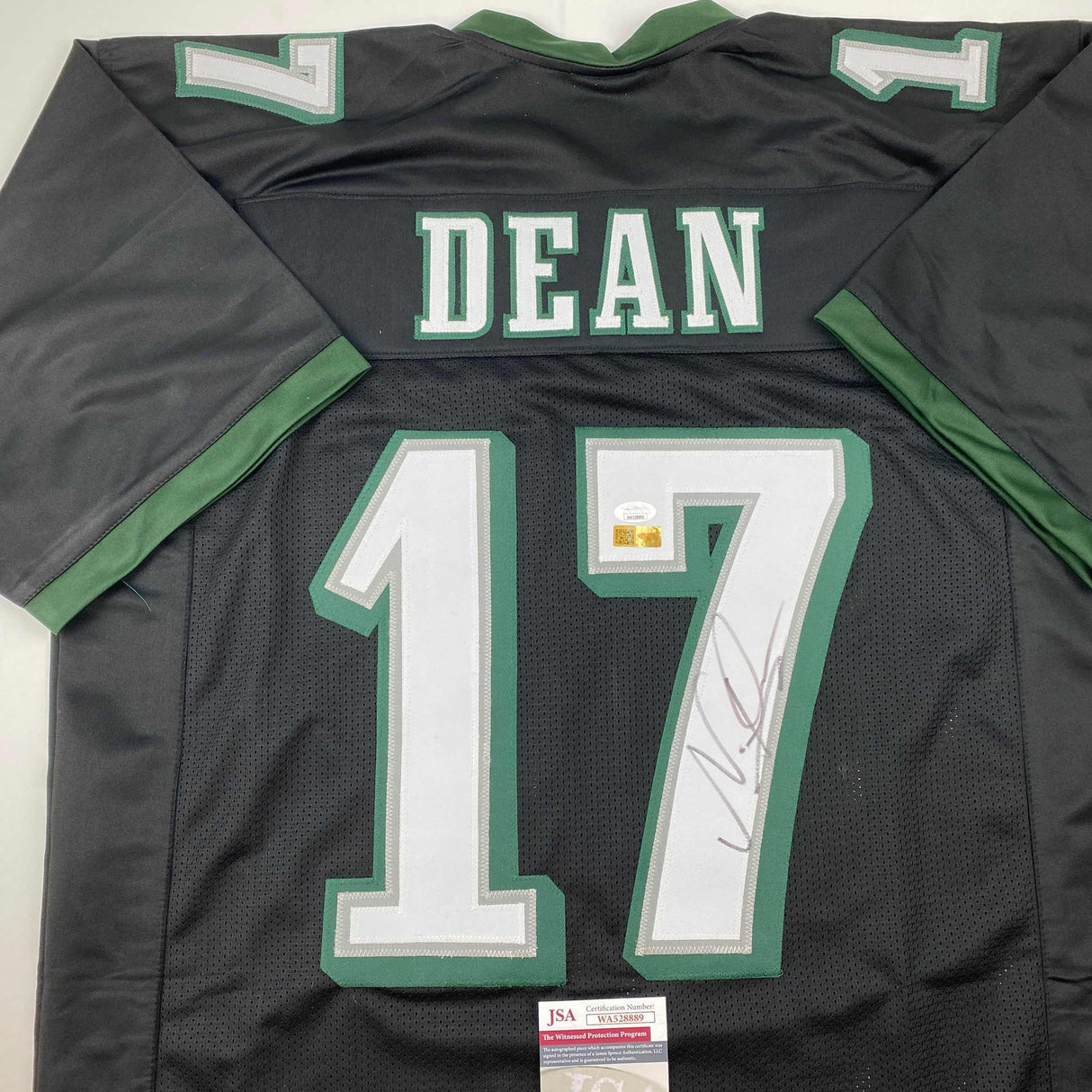 Camiseta de fútbol negra de Filadelfia autografiada/firmada por Nakobe Dean (JSA COA)