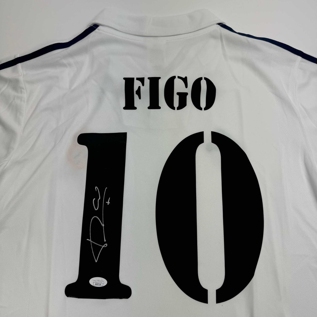 Camiseta de fútbol blanca del Real Madrid autografiada/firmada por Luis Figo Beckett BAS COA