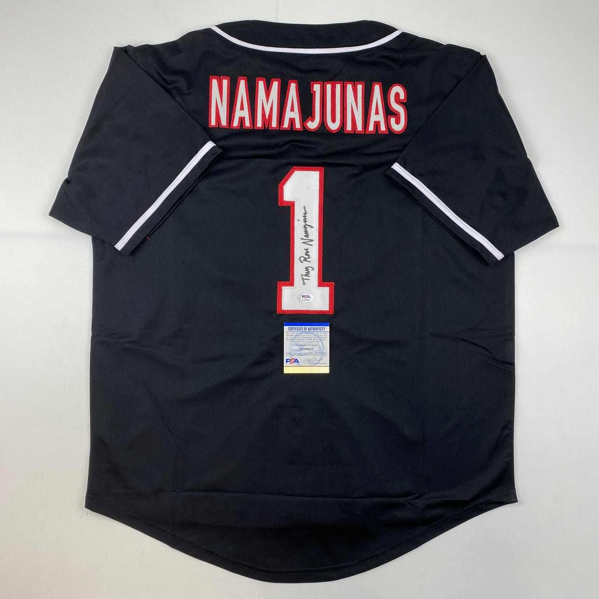 Camiseta negra de Ultimate Fighting de Thug Rose Namajunas UFC MMA autografiada/firmada con certificado de autenticidad de PSA/ADN