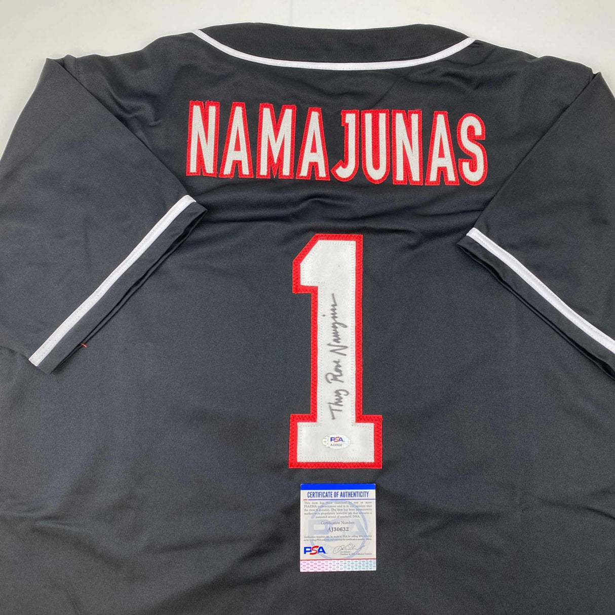 Camiseta negra de Ultimate Fighting de Thug Rose Namajunas UFC MMA autografiada/firmada con certificado de autenticidad de PSA/ADN