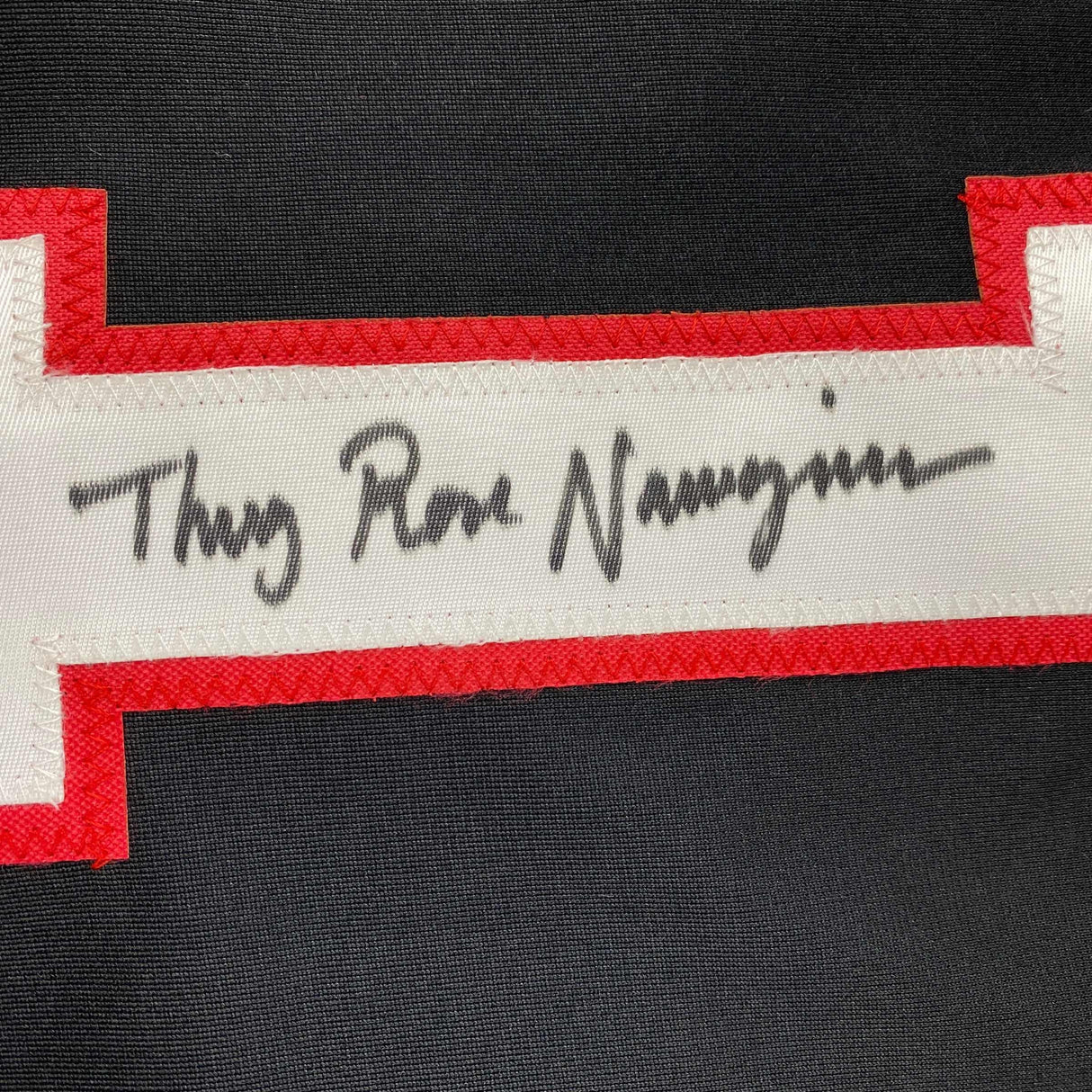 Camiseta negra de Ultimate Fighting de Thug Rose Namajunas UFC MMA autografiada/firmada con certificado de autenticidad de PSA/ADN