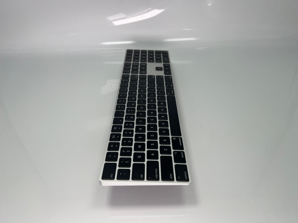 Apple A1843 MRMH2LL/A Wireless Magic Keyboard w/Numeric Keypad (Space Gray)