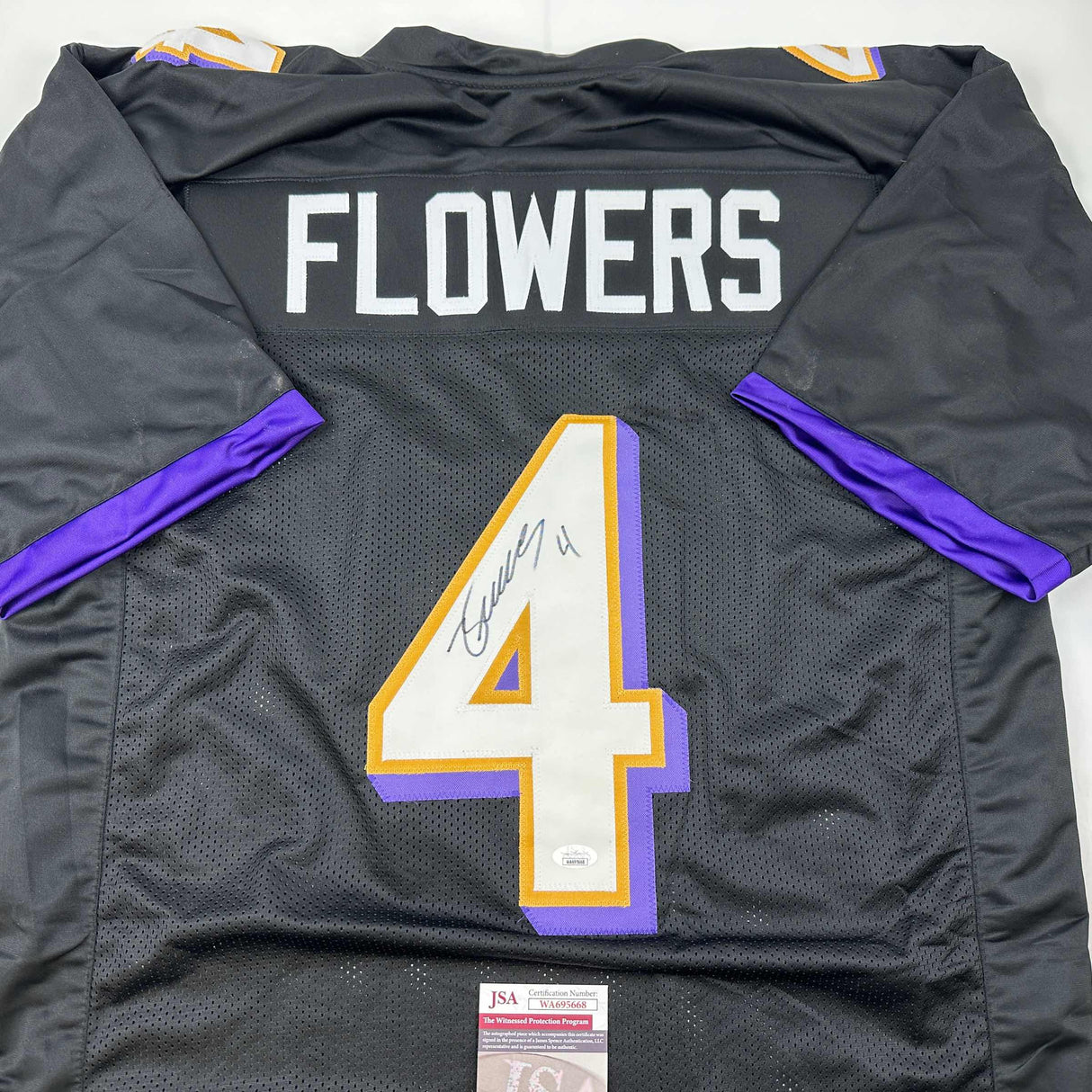 Camiseta de fútbol negra de Baltimore autografiada/firmada por Zay Flowers (JSA COA)