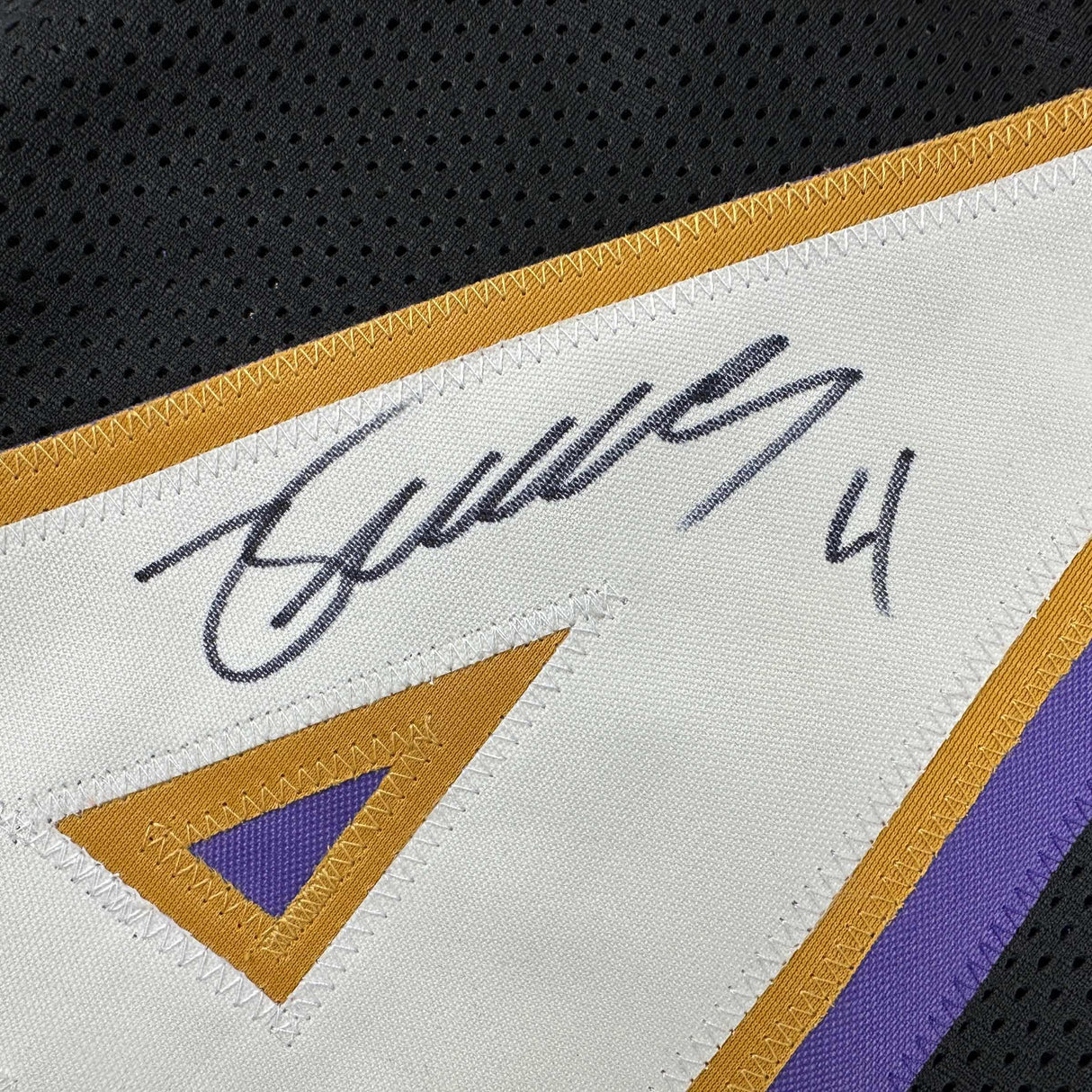 Camiseta de fútbol negra de Baltimore autografiada/firmada por Zay Flowers (JSA COA)