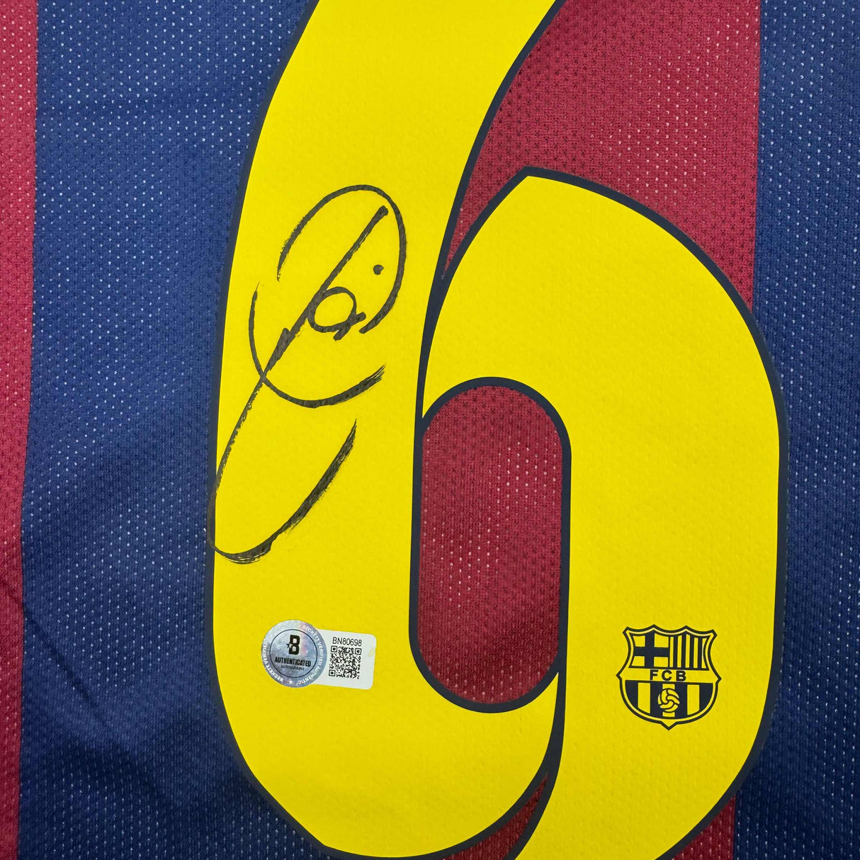 Camiseta de fútbol azul del FC Barcelona Beckett BAS COA enmarcada y autografiada de Xavi 35x39