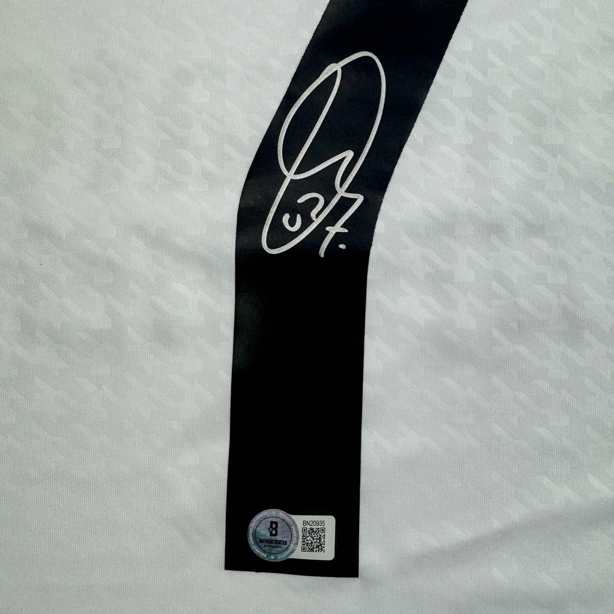Camiseta de fútbol blanca del Real Madrid autografiada/firmada por Vini Vinicius Jr. #7 Beckett BAS COA