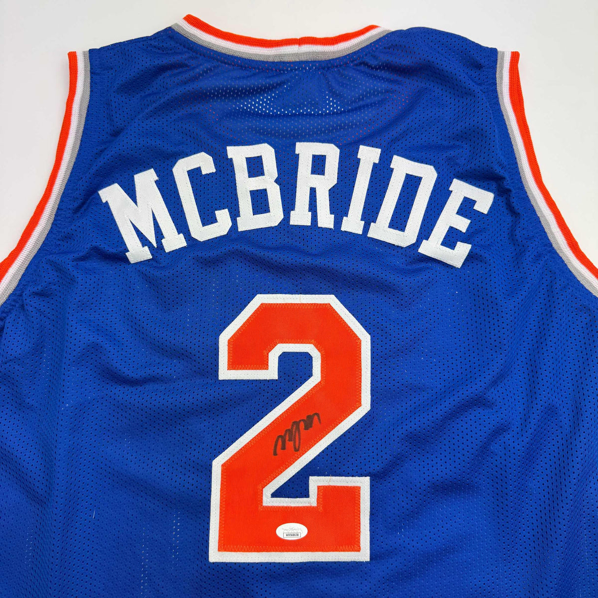Camiseta de baloncesto azul de Nueva York autografiada/firmada por Miles Deuce McBride (JSA COA)