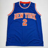 Camiseta de baloncesto azul de Nueva York autografiada/firmada por Miles Deuce McBride (JSA COA)