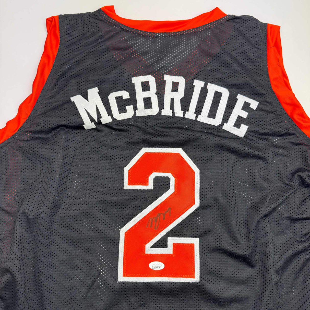 Camiseta de baloncesto negra de Nueva York autografiada/firmada por Miles Deuce McBride (JSA COA)