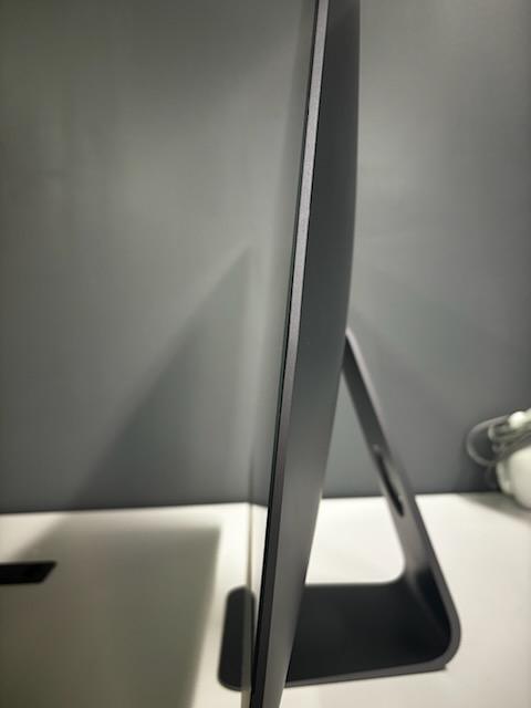 2017 Apple iMac Pro 5K 27-inch 10-Core Xeon W – 128GB RAM 2TB SSD | Radeon Pro Vega 56