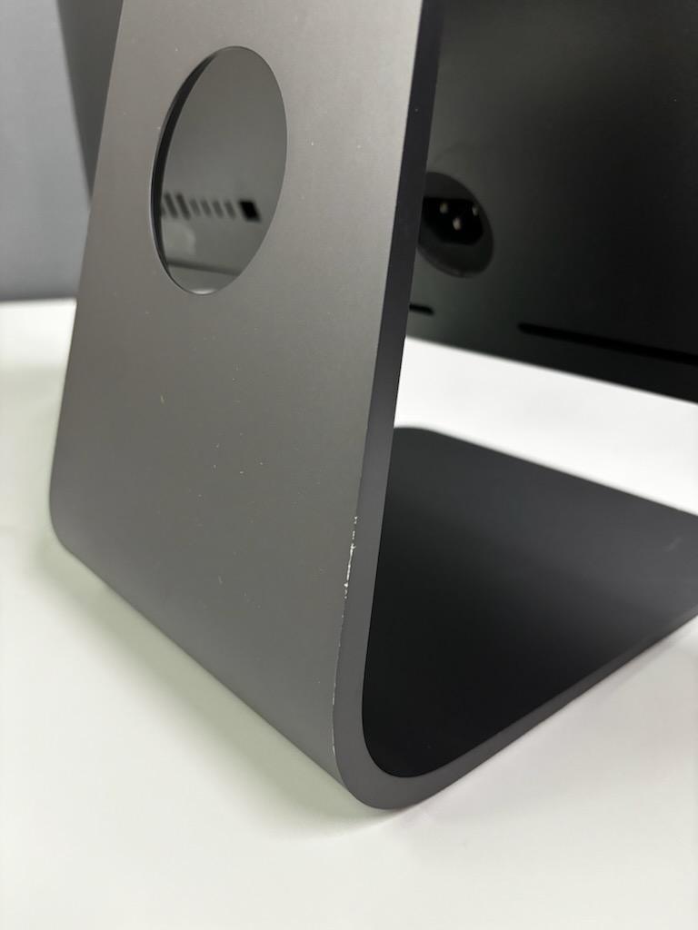 2017 Apple iMac Pro 5K 27-inch 10-Core Xeon W – 128GB RAM 2TB SSD | Radeon Pro Vega 56