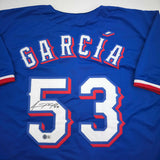 Camiseta de béisbol azul Texas de Adolis García autografiada/firmada Beckett BAS COA