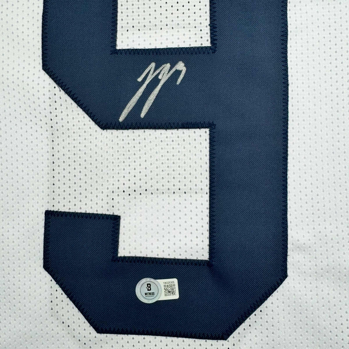 Camiseta de fútbol americano universitario autografiada/firmada por JJ McCarthy, de Michigan, color blanco, Beckett BAS COA